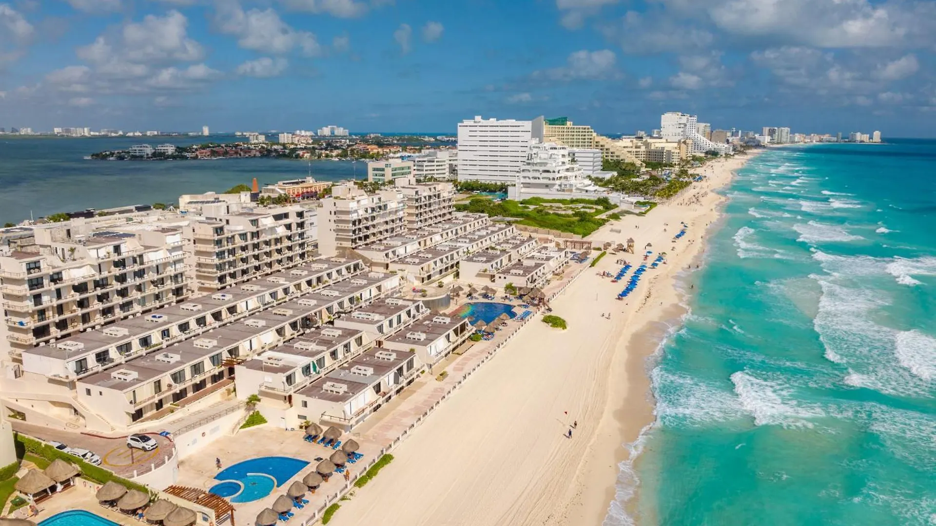 Sparkling Ocean View In Cancun Apartment